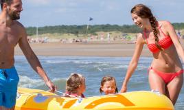 Famille à la plage