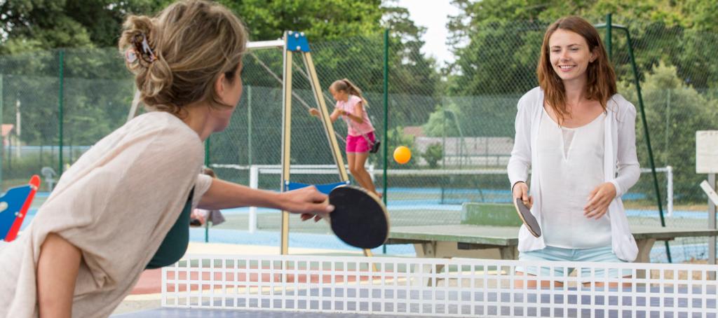 Ping pong au camping Les Pierres Couchées